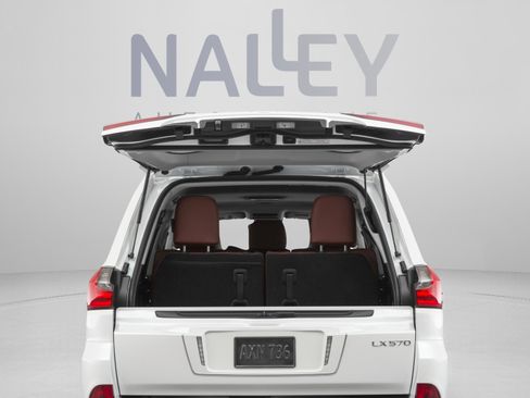 Used 2021 Lexus LX 570 4WD w/ Luxury Package image 43