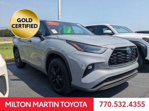 Certified 2024 Toyota Highlander LE FWD image 2
