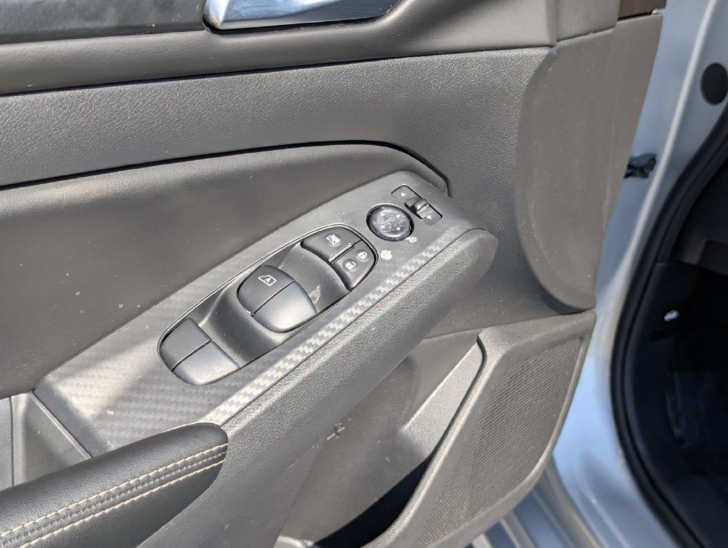 Used 2024 Nissan Altima 2.5 SV FWD image 13