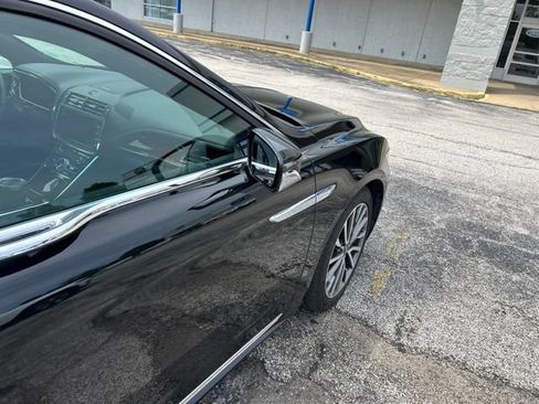 Used 2017 Lincoln Continental Select AWD/4WD image 5