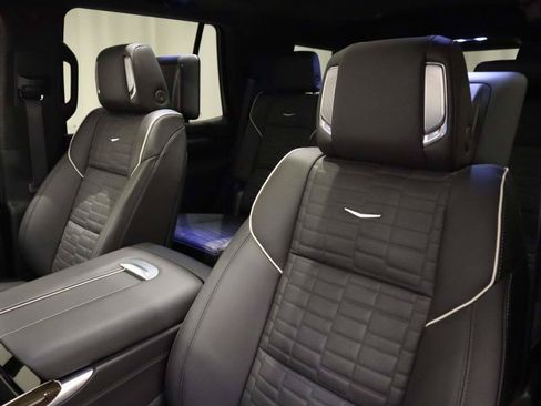 Used 2025 Cadillac Escalade Sport Platinum w/ LPO, Floor Liner Package AWD/4WD image 26