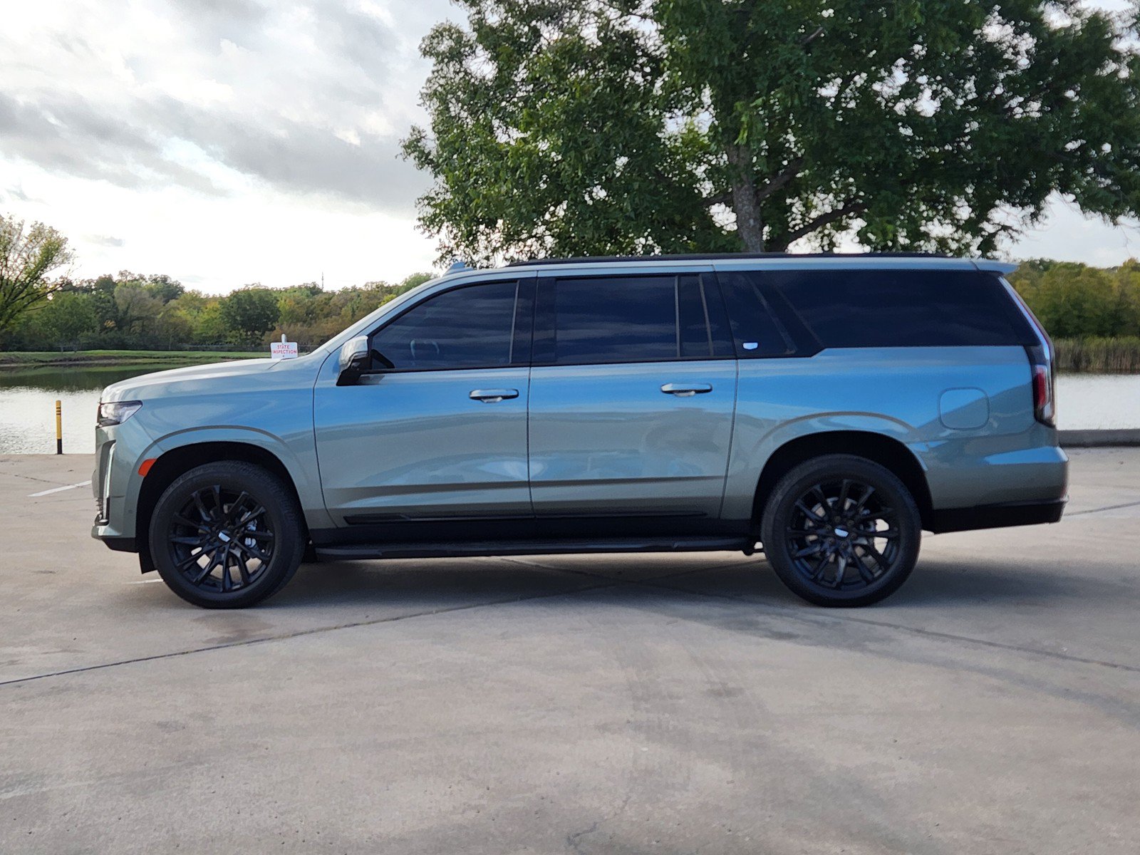 Certified 2024 Cadillac Escalade ESV Sport w/ LPO, ONYX Package AWD/4WD image 3