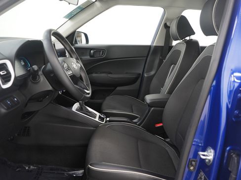 Used 2023 Hyundai Venue Limited image 23