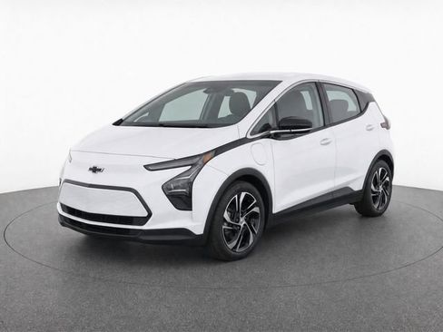 Used 2023 Chevrolet Bolt LT FWD image 2