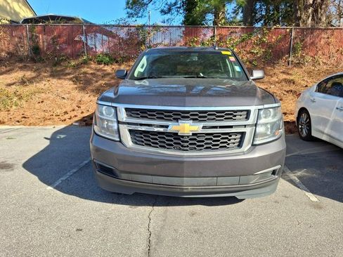 Used 2018 Chevrolet Suburban LT image 2