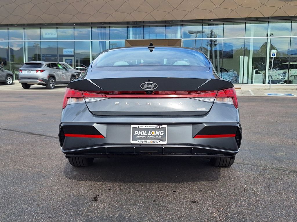 New 2026 Hyundai Elantra Limited FWD image 4