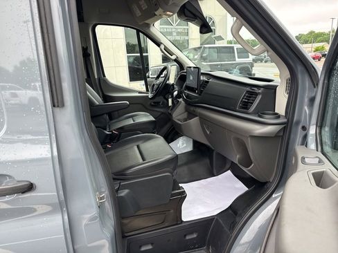 Used 2022 Ford Transit 150 Medium Roof AWD image 12