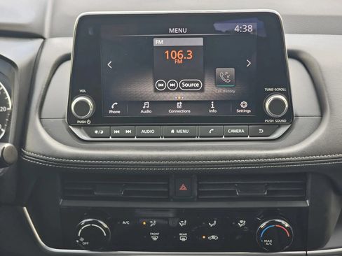 Used 2024 Nissan Rogue S FWD image 15