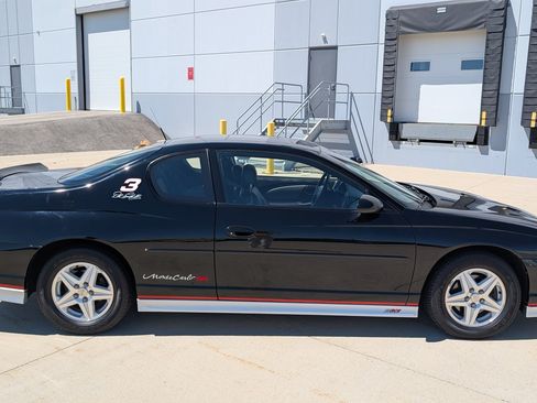 Used 2002 Chevrolet Monte Carlo SS w/ Pace Car Replica Pkg FWD image 17