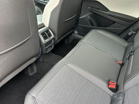 New 2026 Volkswagen Taos SE image 11