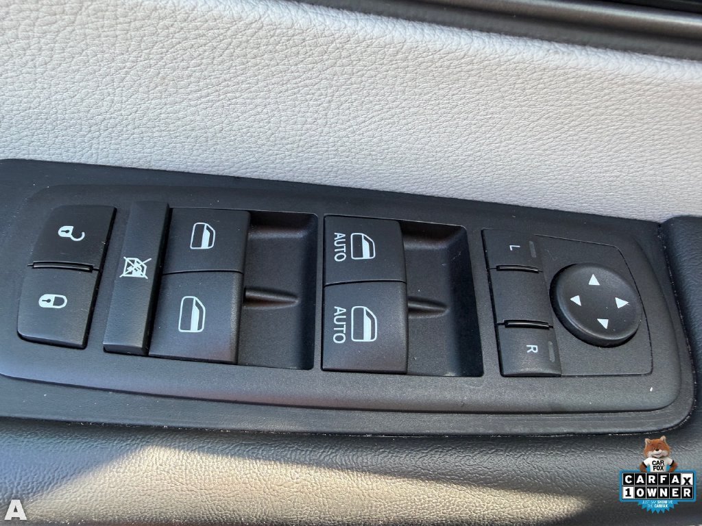 Used 2024 Chrysler Pacifica Touring-L FWD image 6