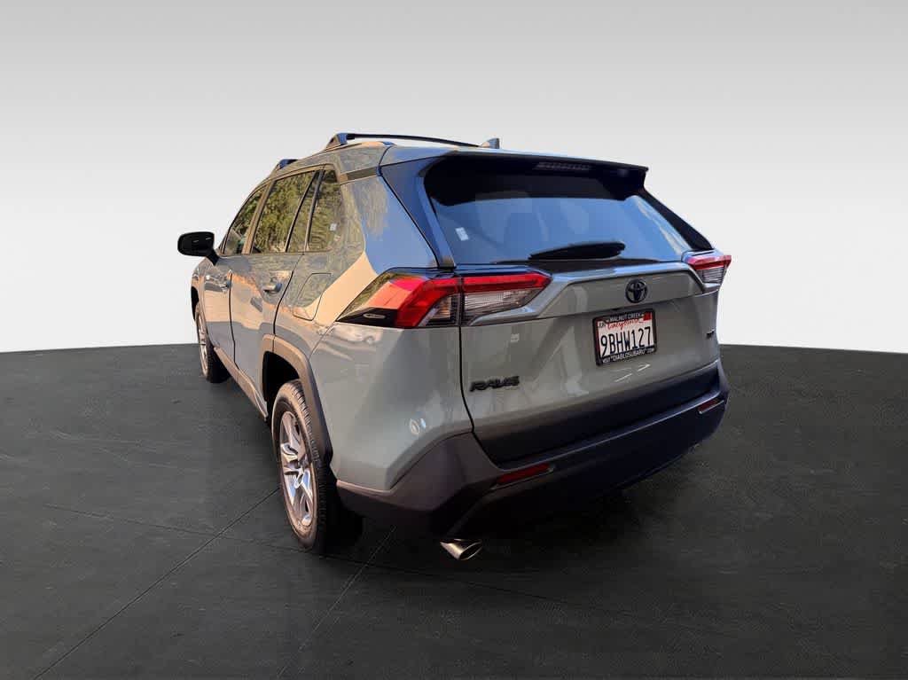 Used 2022 Toyota RAV4 XLE w/ Convenience Package FWD image 4