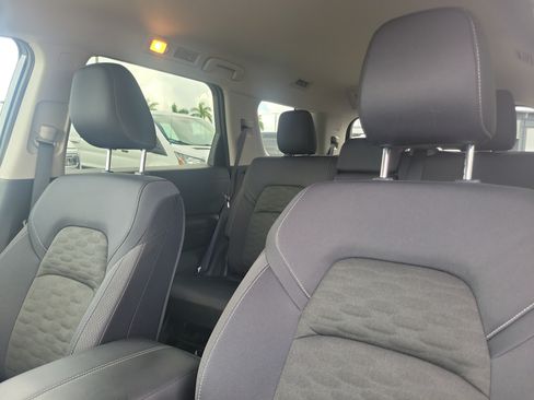 Used 2025 Nissan Pathfinder SV FWD image 12