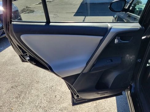 Used 2014 Toyota RAV4 Limited image 28