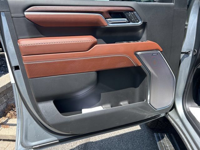 New 2026 GMC Sierra 3500 Denali Ultimate w/ LPO, Black Badging Package AWD/4WD image 10