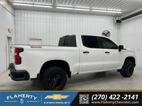 Used 2024 Chevrolet Silverado 1500 LT Trail Boss w/ LT Trail Boss Premium Package AWD/4WD image 2