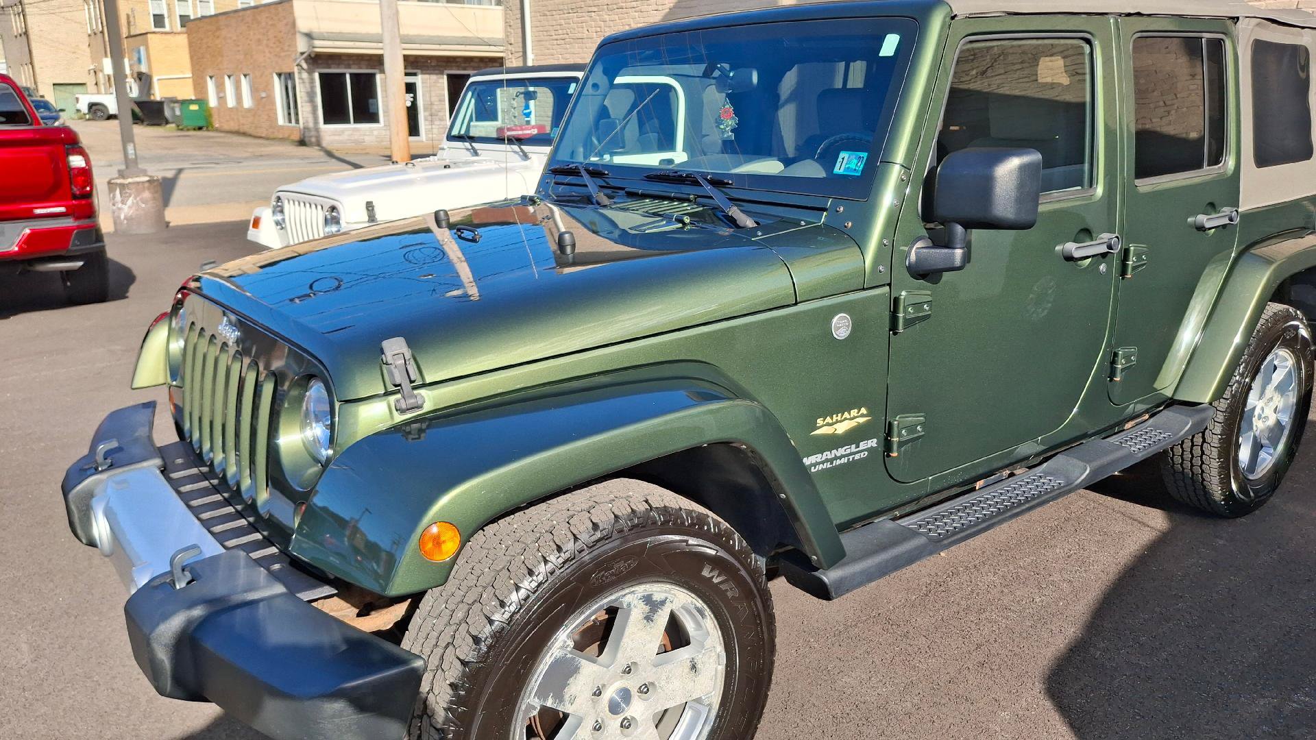Used 2008 Jeep Wrangler Unlimited Sahara w/ Trailer Tow Group AWD/4WD image 3