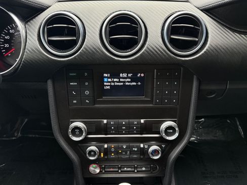Used 2020 Ford Mustang Coupe RWD image 23