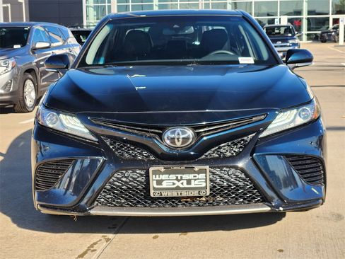 Used 2018 Toyota Camry XSE image 2