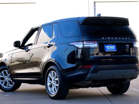 Used 2018 Land Rover Discovery SE image 4