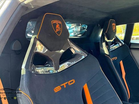 Used 2022 Lamborghini Huracan STO image 28