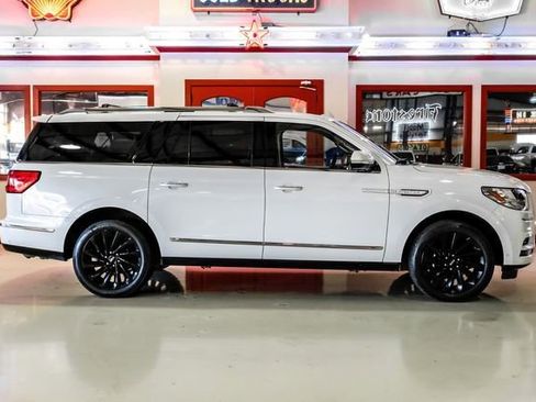 Used 2021 Lincoln Navigator L Reserve image 10