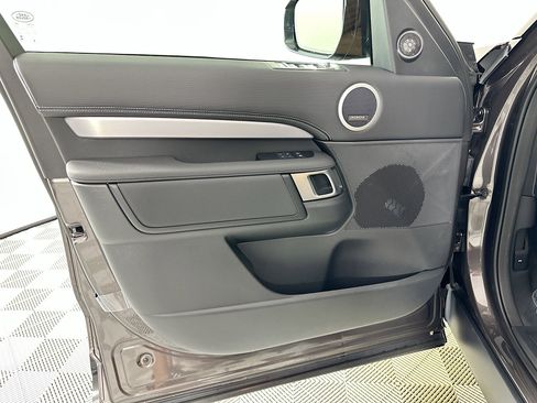 Used 2025 Land Rover Discovery Dynamic SE image 14