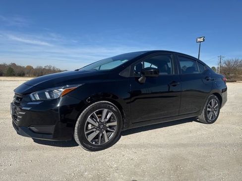 Used 2023 Nissan Versa SV image 1