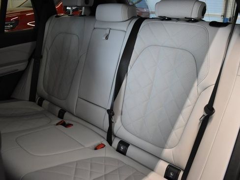 Used 2025 BMW X5 xDrive40i w/ Premium Package image 7