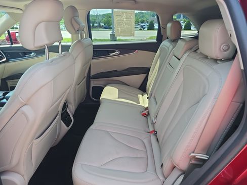 Used 2019 Lincoln Nautilus Reserve FWD image 14