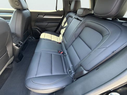 Used 2025 GMC Terrain Elevation w/ Elevation Premium Package AWD/4WD image 9