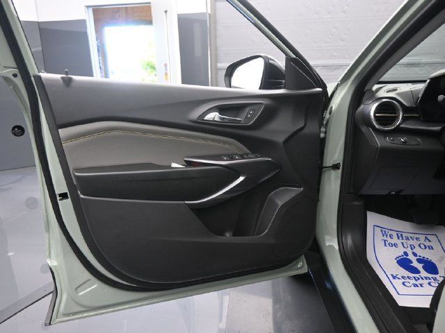 Used 2025 Chevrolet Trax ACTIV w/ Driver Confidence Package FWD image 10
