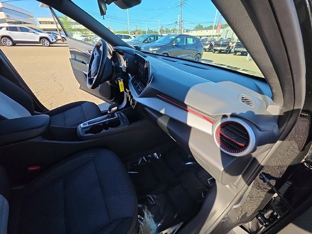 Used 2024 Chevrolet Trax RS w/ Driver Confidence Package FWD image 16