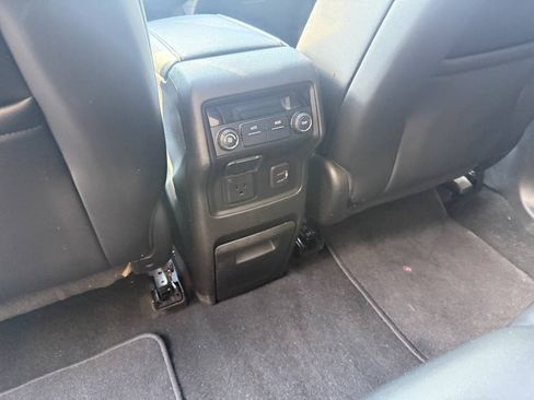 Used 2018 GMC Acadia SLT AWD/4WD image 17