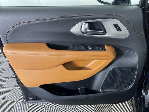 New 2026 Chrysler Pacifica Pinnacle AWD/4WD image 11