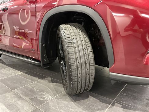 Used 2025 Toyota Highlander XLE image 13