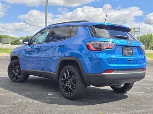 Used 2025 Jeep Compass Latitude w/ Altitude Special Edition AWD/4WD image 12