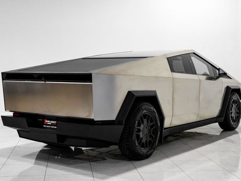 Used 2024 Tesla Cybertruck AWD Crew Cab image 4
