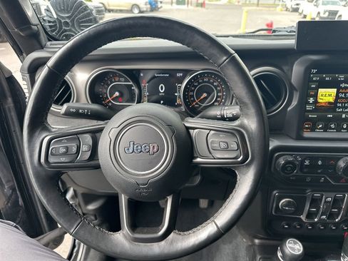 Certified 2022 Jeep Gladiator Willys image 13