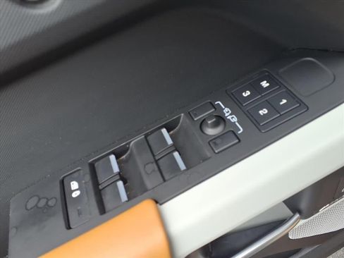 Used 2023 Land Rover Defender 130 First Edition image 15