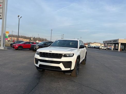 New 2026 Jeep Grand Cherokee Altitude AWD/4WD image 9