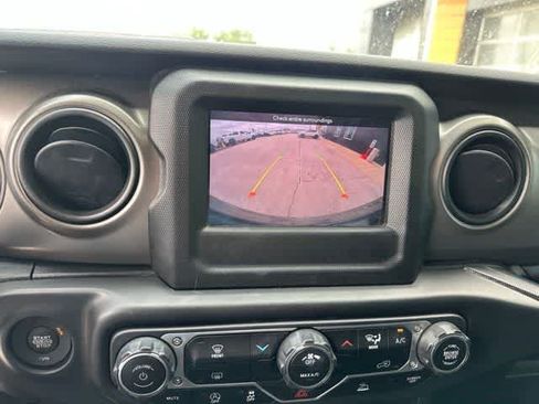 Used 2022 Jeep Wrangler Unlimited Sport AWD/4WD image 9