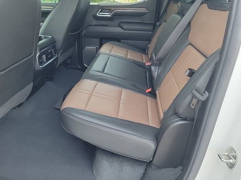 Used 2024 Chevrolet Silverado 1500 High Country w/ Technology Package AWD/4WD image 15