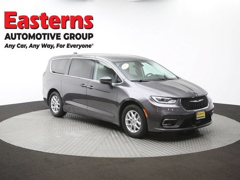 Used 2023 Chrysler Pacifica Touring-L FWD image 50