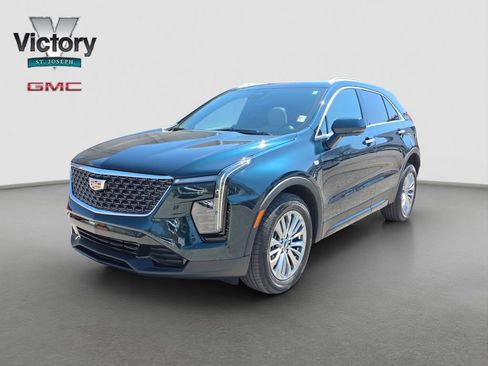 Used 2025 Cadillac XT4 Premium Luxury w/ Cold Weather Package FWD image 3