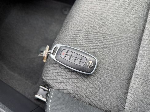 Used 2025 Nissan Rogue SV FWD image 21