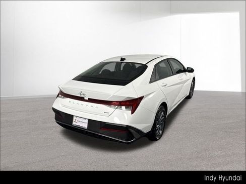 Used 2025 Hyundai Elantra Hybrid FWD image 45