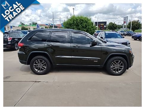 Used 2016 Jeep Grand Cherokee Laredo 75th Anniversary AWD/4WD image 5