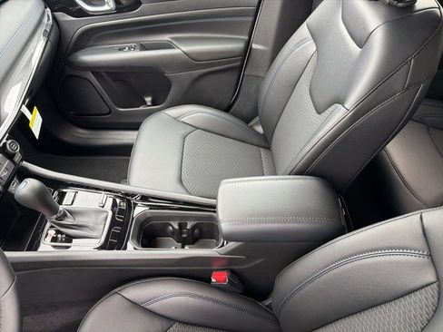 New 2026 Jeep Compass Latitude AWD/4WD image 39