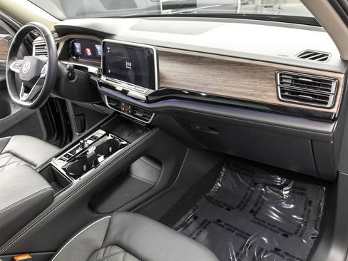 Certified 2025 Volkswagen Atlas SEL Premium R-Line image 35